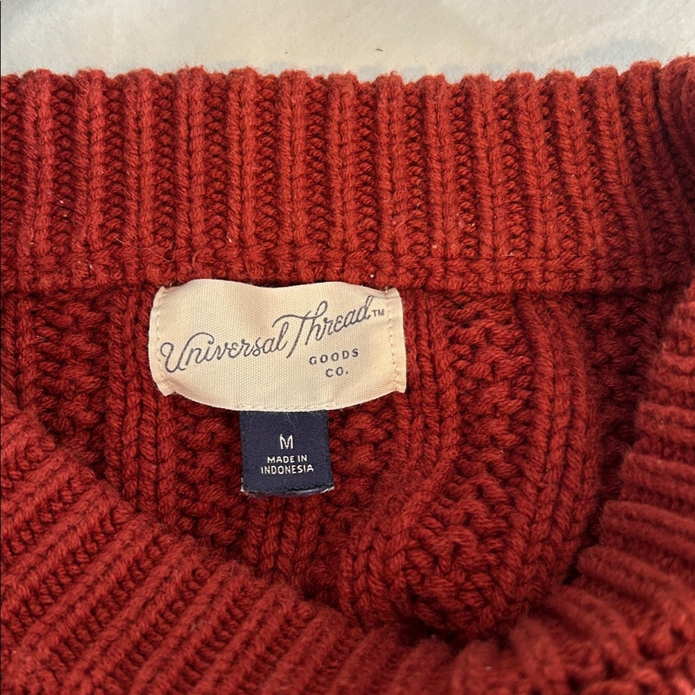 Universal thread crop Cable knit sweater Crew nec… - image 4